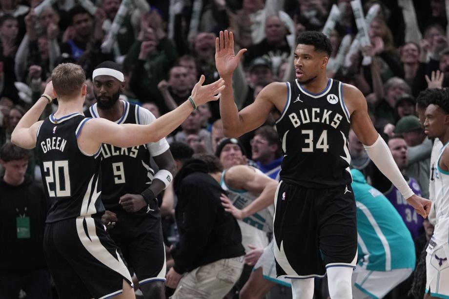 字母哥30+10空接准绝杀罗林斯29分 雄鹿逆转黄蜂